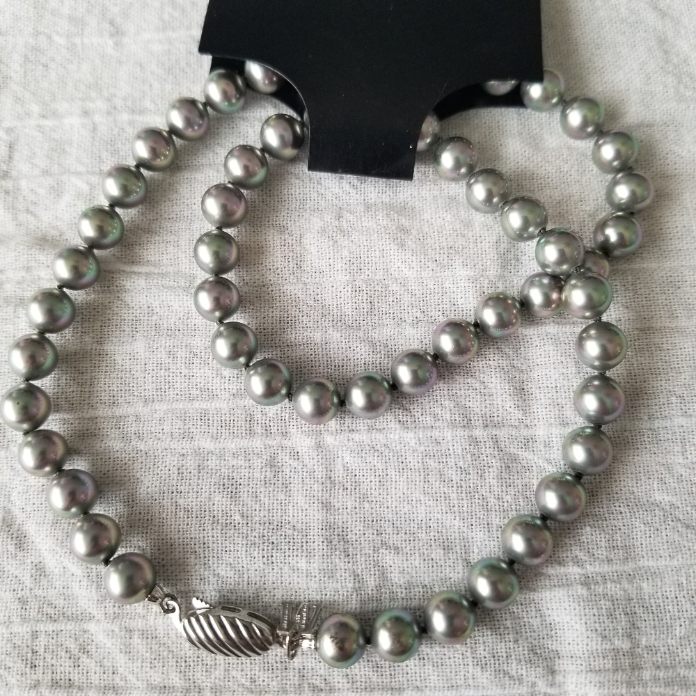 💥 Pearlescent Gray Necklace